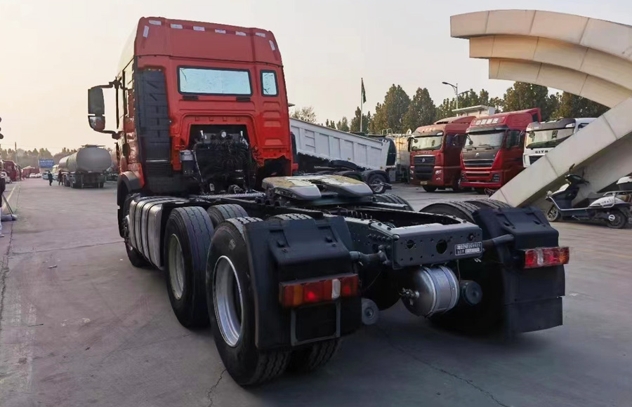 China Heavy Duty Truck HOWO TX Used Tractor 460HP