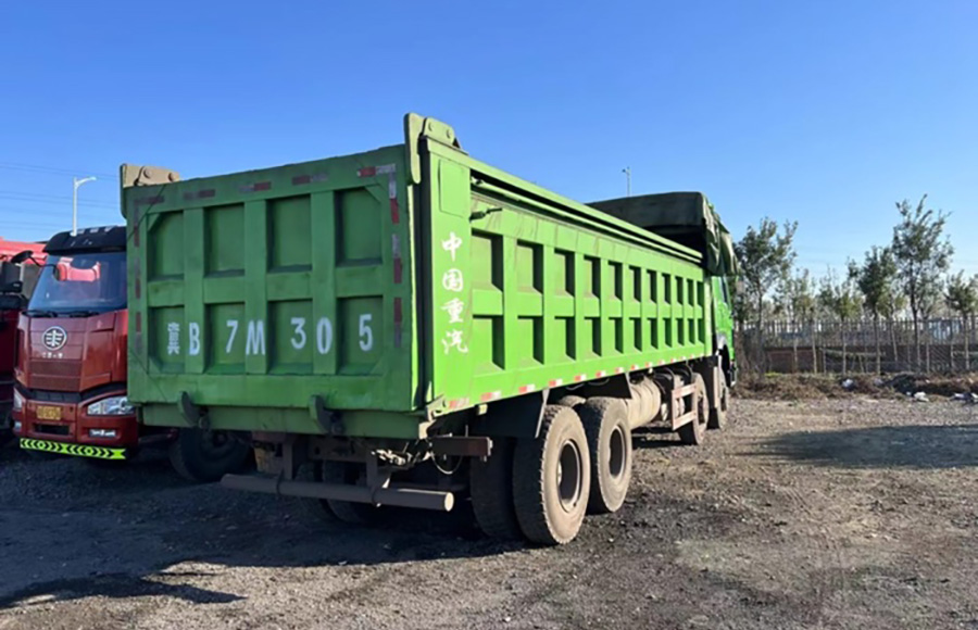 Sinotruk Howo-7 Dump Truck 8x4 440Hp 8.2m ZZ3317N4667E1