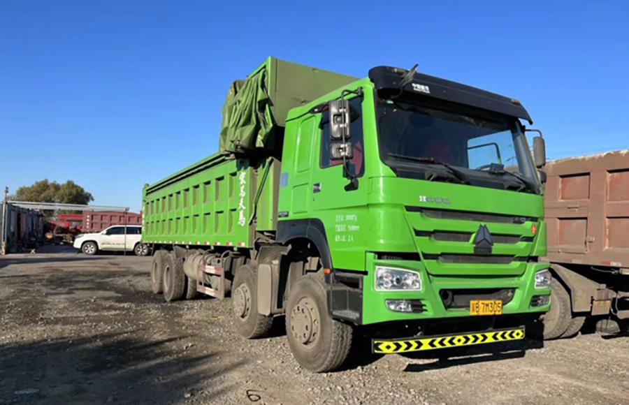 Sinotruk Howo-7 Dump Truck 8x4 440Hp 8.2m ZZ3317N4667E1