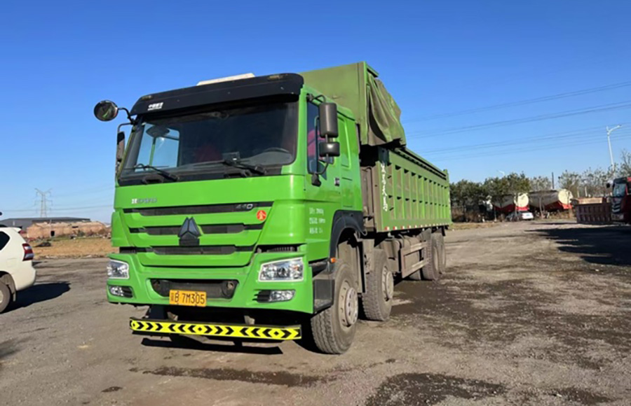 Sinotruk Howo-7 Dump Truck 8x4 440Hp 8.2m ZZ3317N4667E1