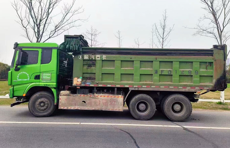 Shacman X3000 Dump Tractor 6x4 350HP SX32505B4042A